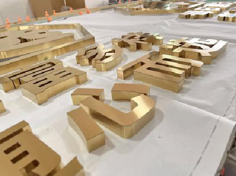 临湘拉丝不锈钢字的特点。