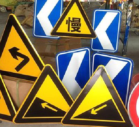 临湘标识标牌中颜色的确定是很重要的。