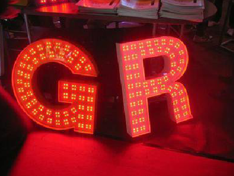 临湘LED发光字常见的安装误区。